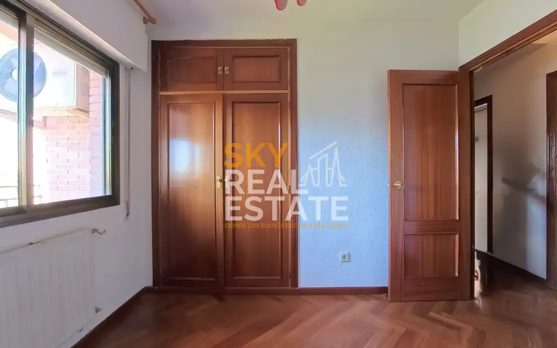 Bedroom of Flat for sale in Fuenlabrada  with Air Conditioner, Furnished and Balcony