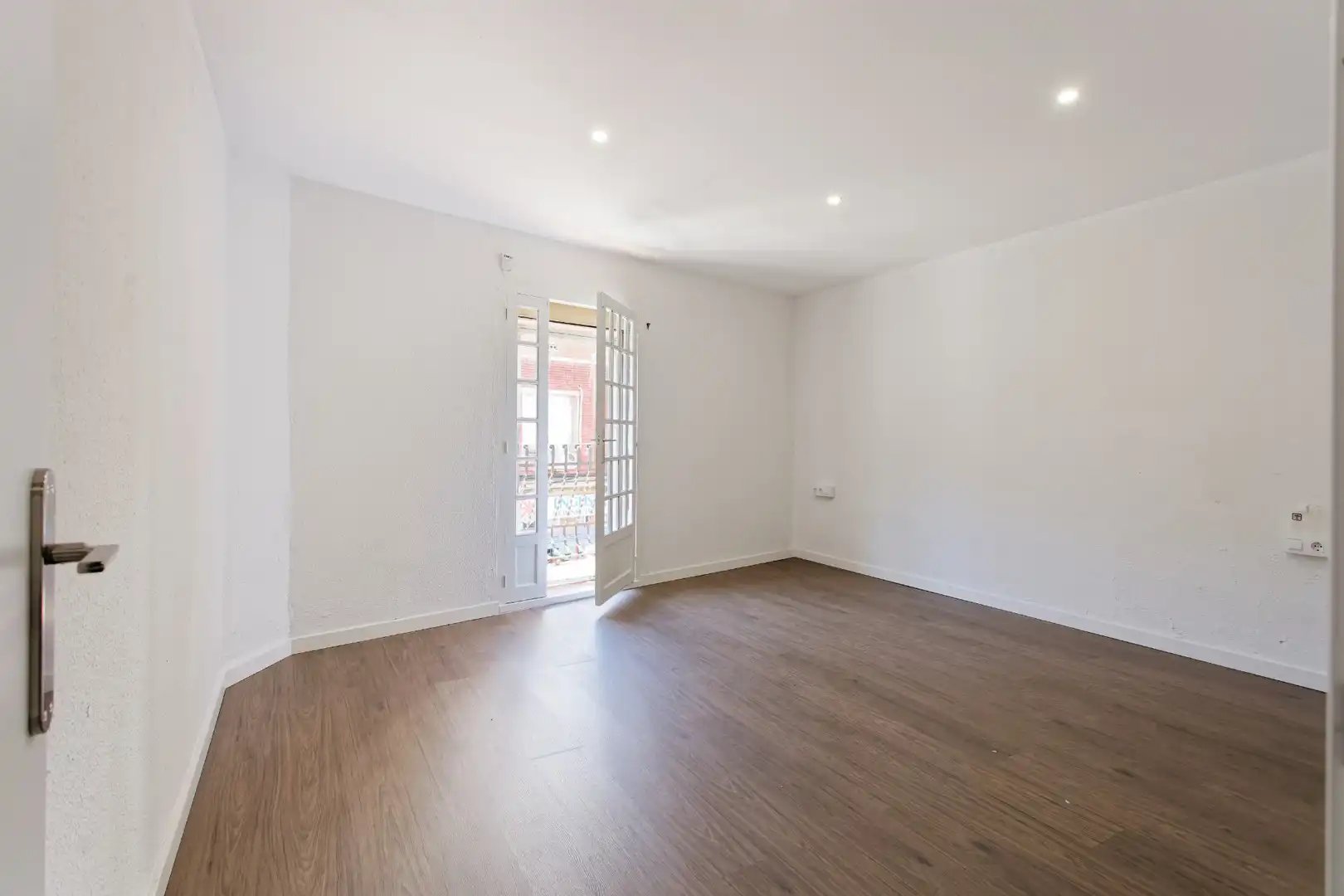 Schlafzimmer von Wohnung zum Verkauf in L'Hospitalet de Llobregat mit Parkett und Balkon