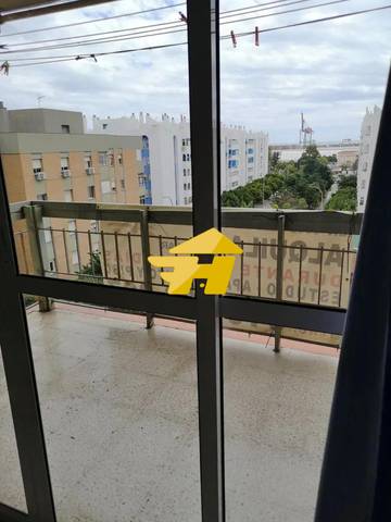 Piso en Alquiler en Calle Héroe de Sostoa en Parque Ayala - Jardín de la Abadía - Huelín