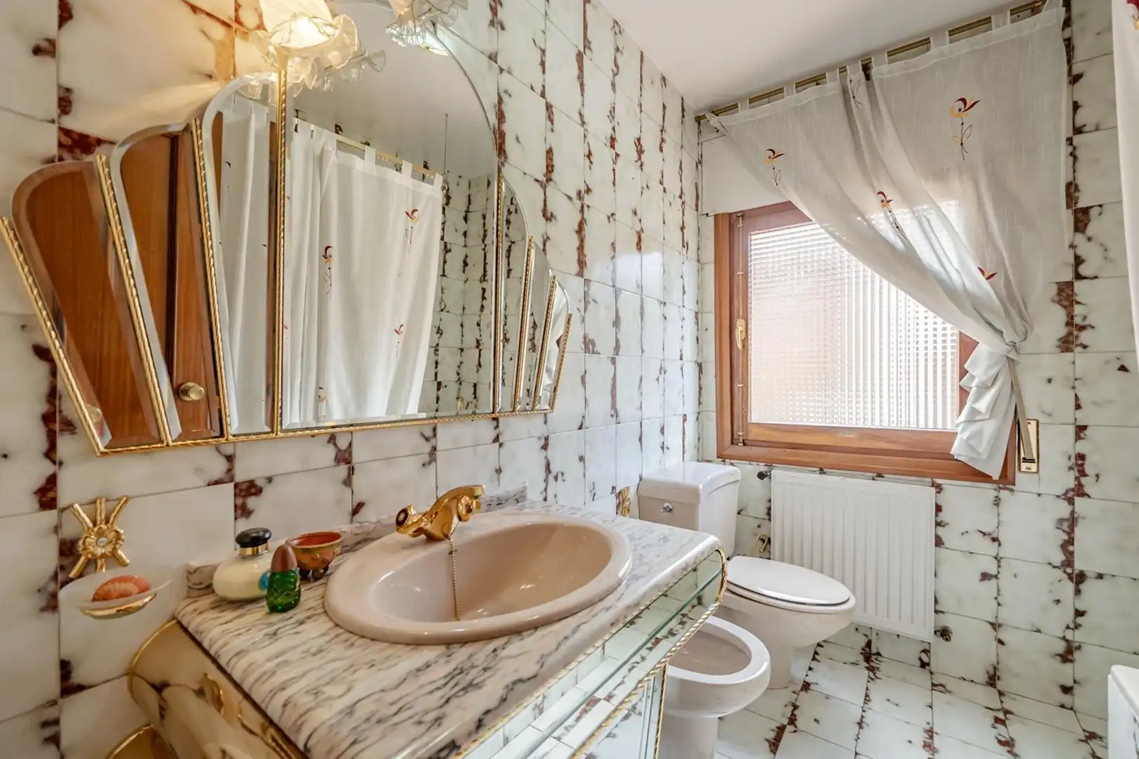 Bathroom of Houses for sale in Madrid  with Heating, Private garden and Terrace