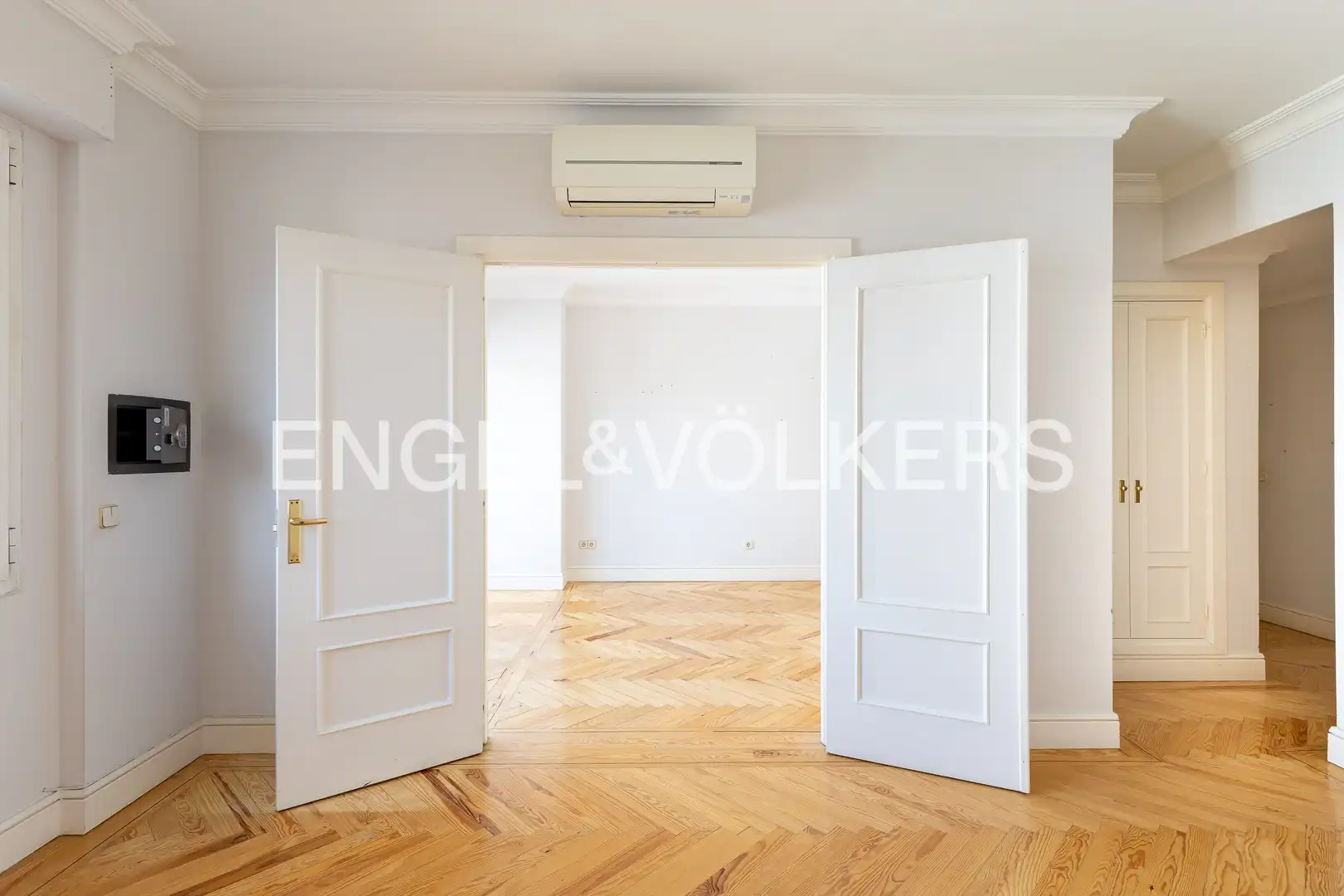 Piso en venta en Madrid con Calefacción, Terraza y Trastero