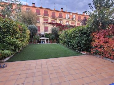 Terraced house with balcony for sale in Garrido