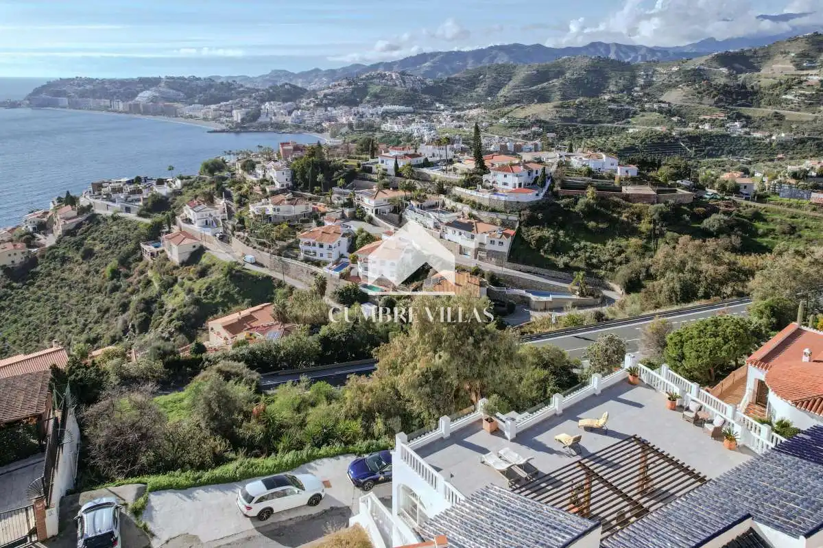 Vista exterior de Casa o xalet en venda en Almuñécar amb Terrassa, Traster i Internet