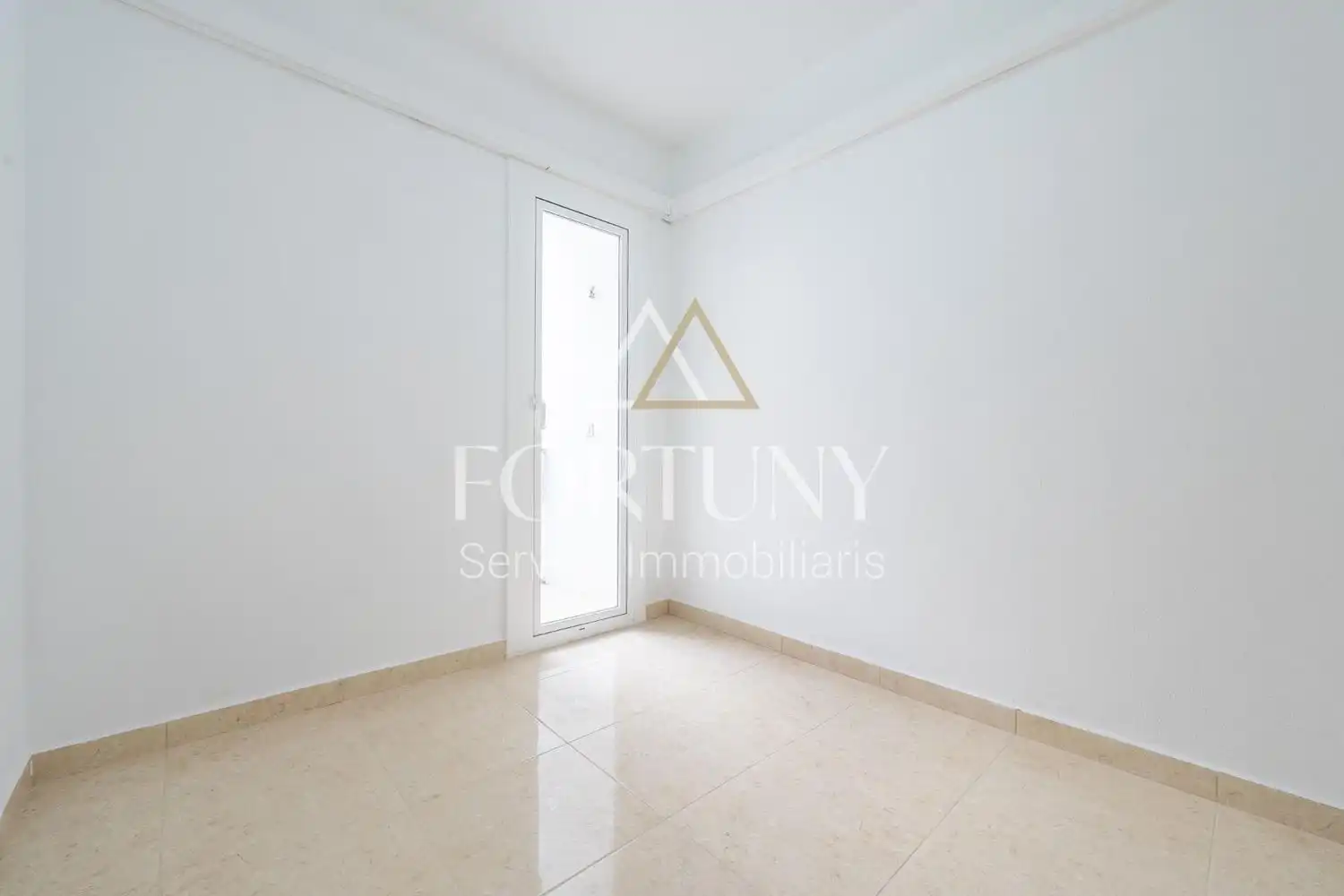 Flat with terrace for sale in del Carrilet 30, imagen 21
