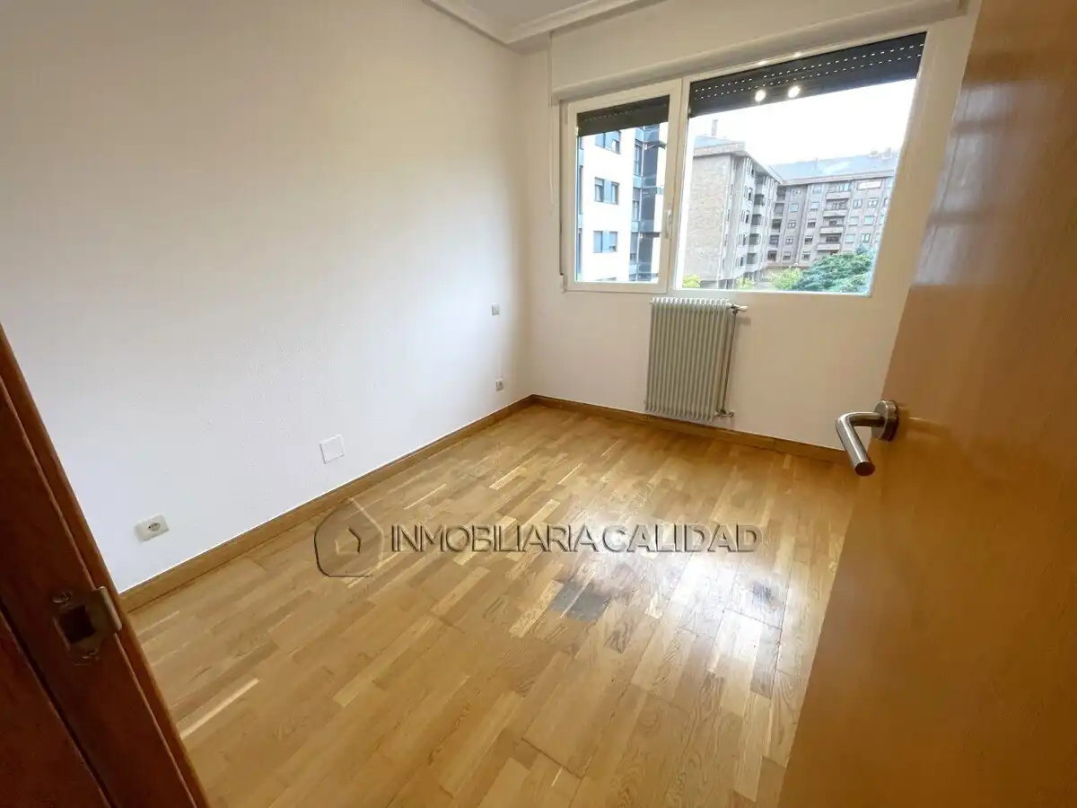 Bedroom of Flat for rent in Burgos  with Heating, Furnished and Pets allowed