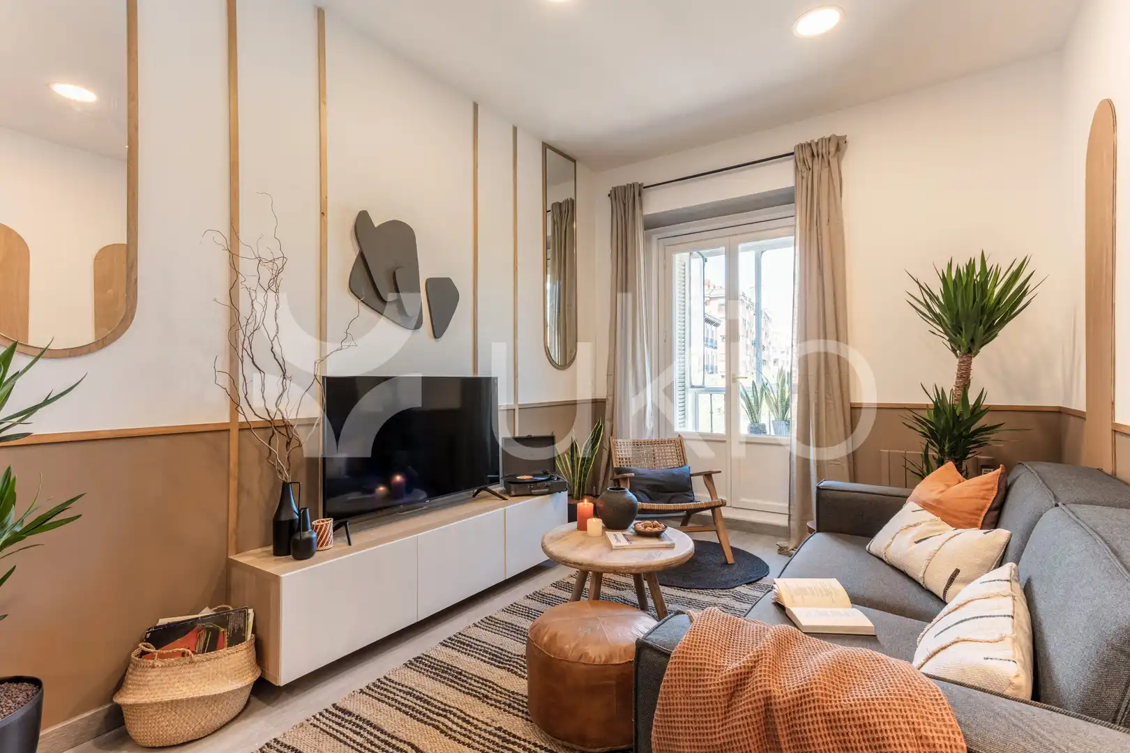 Sala de estar de Apartamento de alquiler en Madrid con Aire acondicionado, Amueblado y Horno