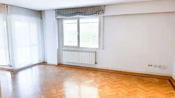 Habitación de Piso de alquiler en Madrid con Aire acondicionado, Jardín privado y Trastero
