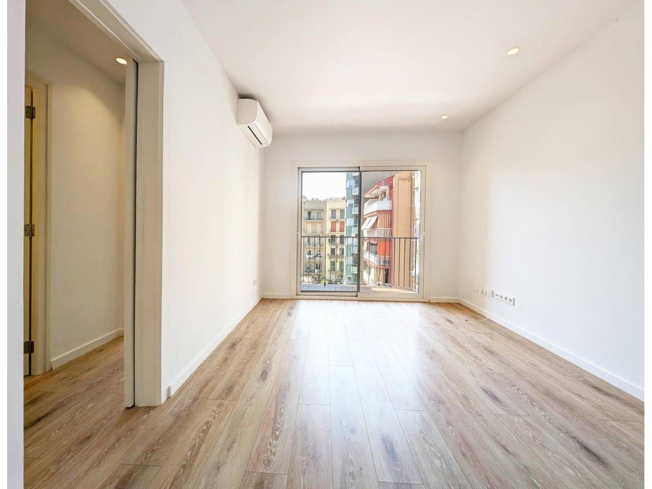 Bedroom of Flat for sale in  Barcelona Capital  with Air Conditioner and Balcony