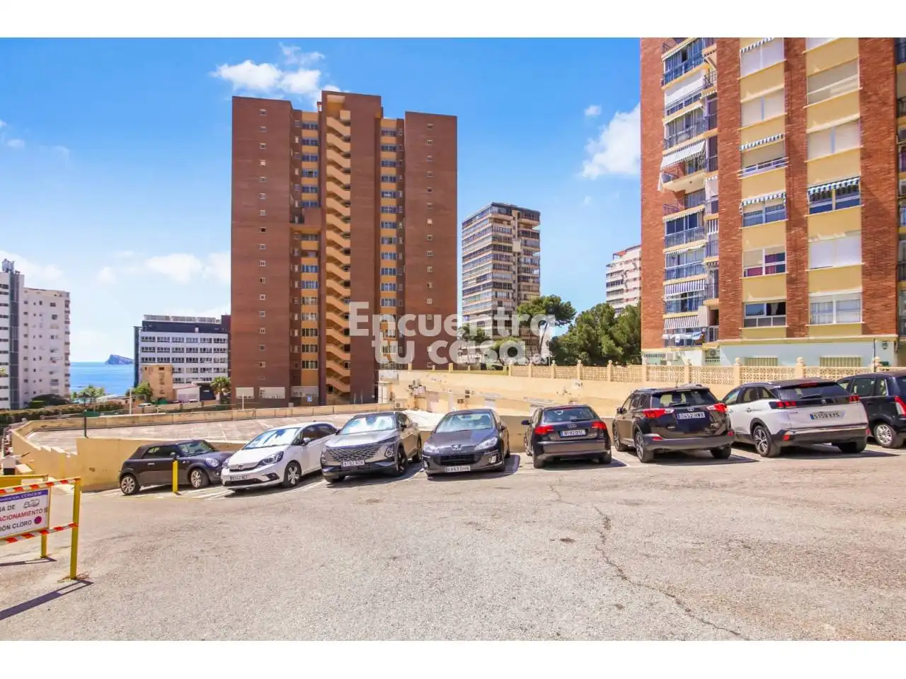 Aparcament de Pis en venda en Benidorm amb Terrassa, Balcó i Piscina comunitària