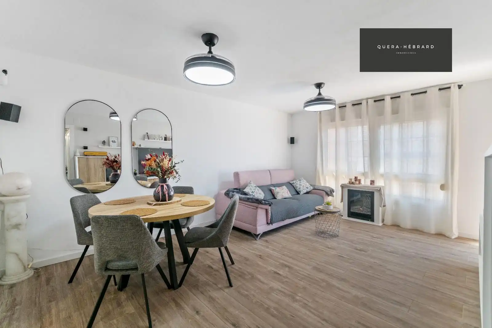 Wohnzimmer von Dachboden zum Verkauf in Rubí mit Klimaanlage, Heizung und Parkett