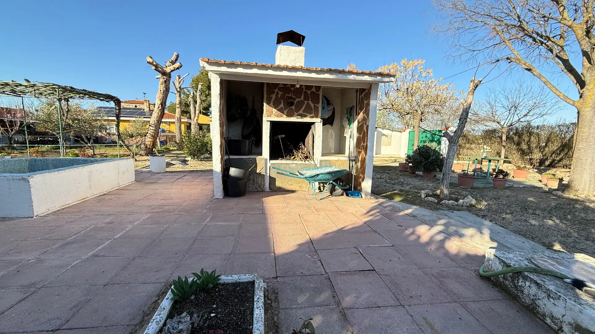 Jardí de Casa o xalet en venda en Barrax amb Calefacció, Piscina i Moblat