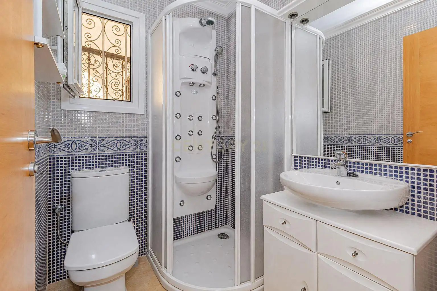 Bathroom of Houses for sale in Dénia  with Air Conditioner, Private garden and Storage room