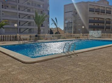 Ground floor with balcony for sale in Calle de las Islas Baleares 40