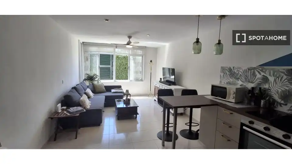 Living room of Flat for rent in Sitges  with Air Conditioner, Heating and Furnished