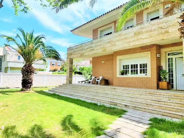 Vista exterior de Casa o chalet en venta en Aranjuez con Aire acondicionado, Calefacción y Jardín privado