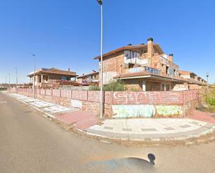 Building for sale in Pinseque