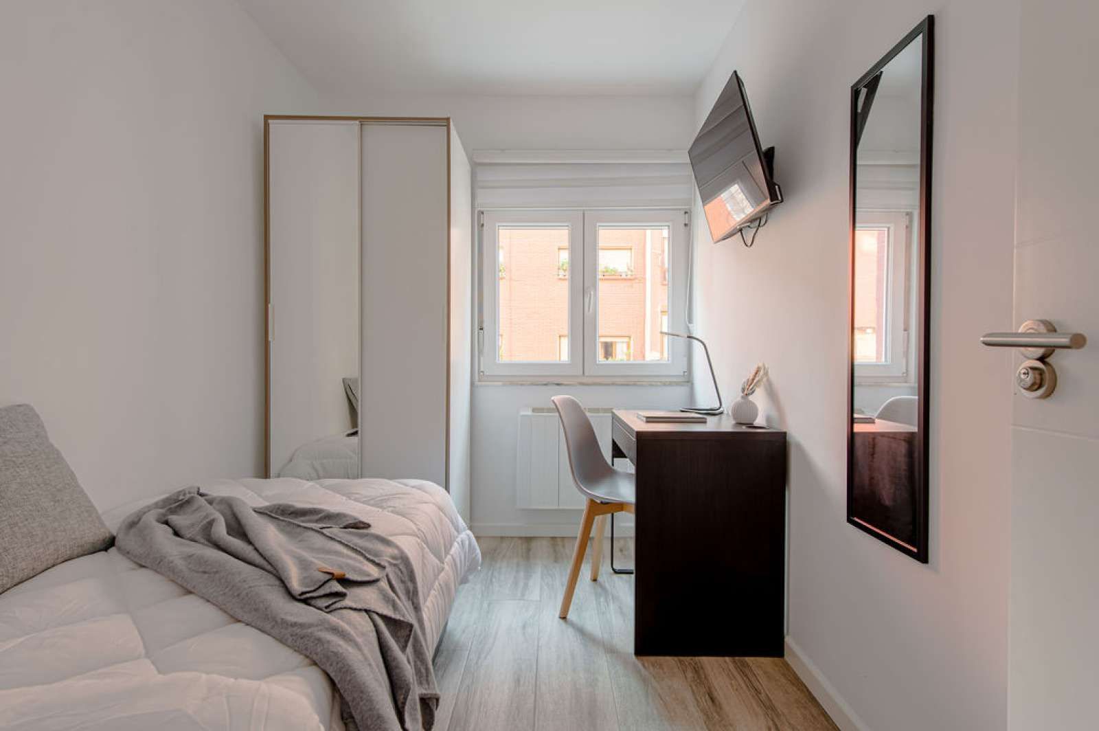 Bedroom of Flat to share in Santander  with Air Conditioner, Heating and Terrace