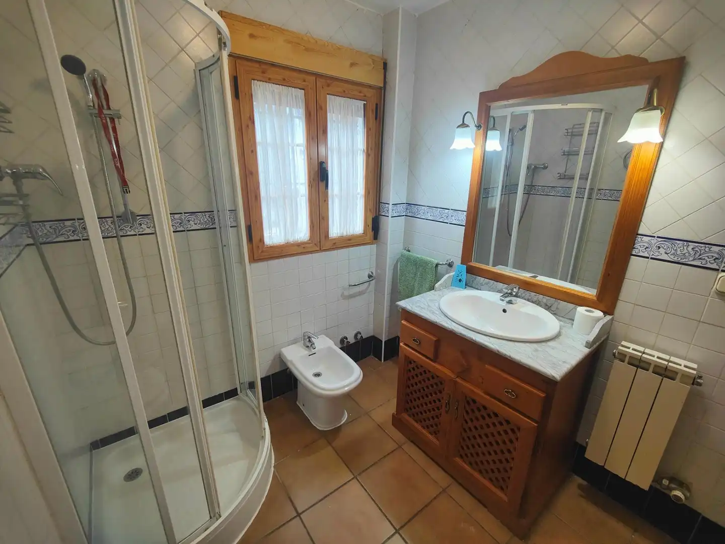 Baño de Casa o chalet de alquiler en Granada con Calefacción, Jardín privado y Terraza