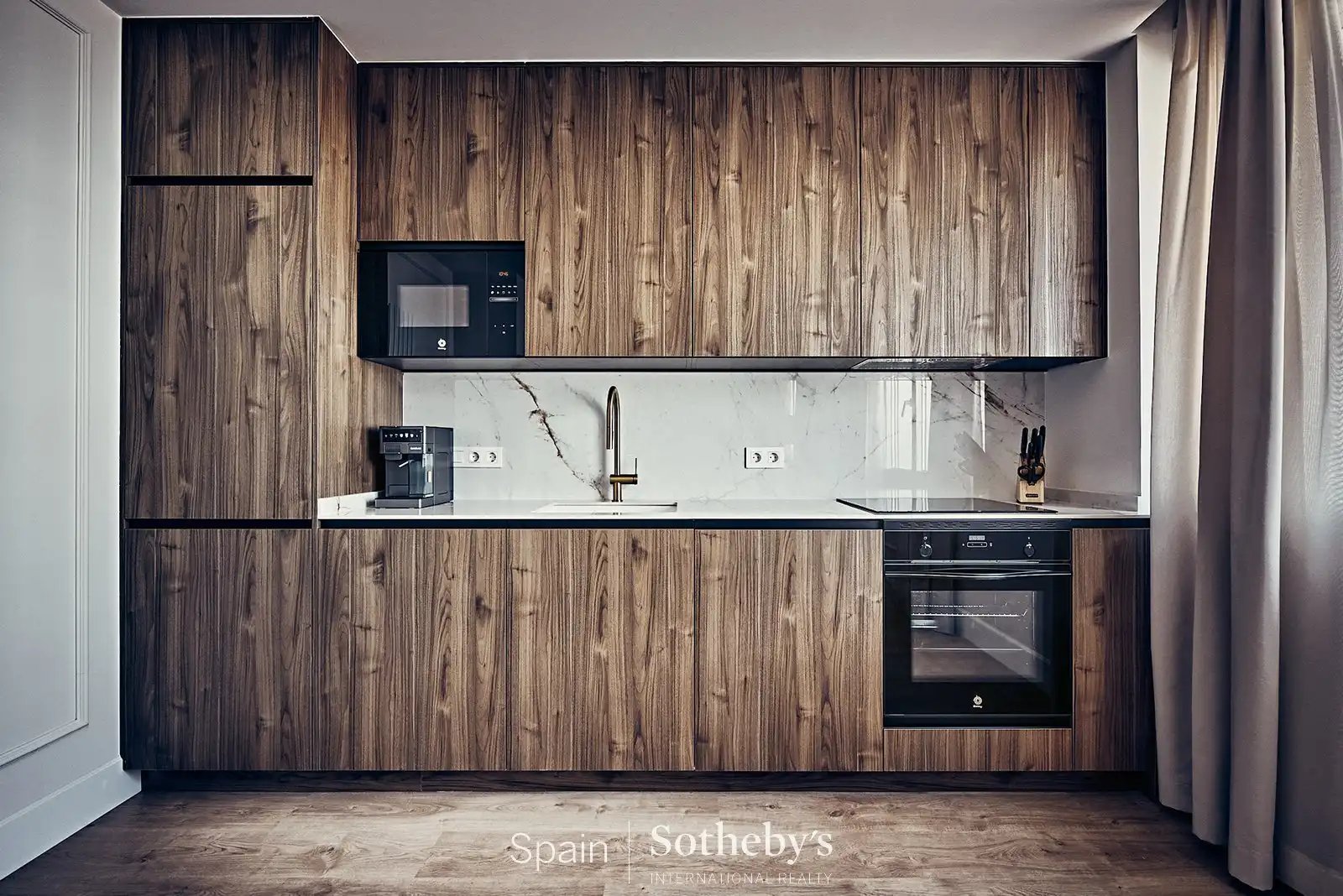 Cuina de Apartament en venda en Madrid amb Aire condicionat