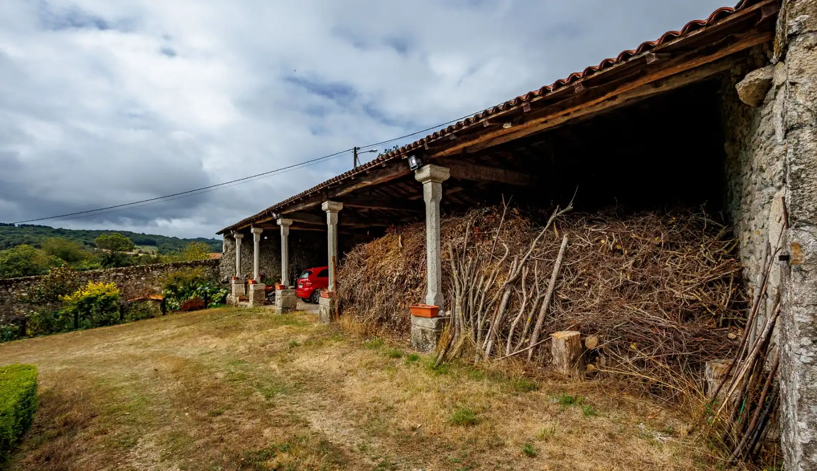 Vista exterior de Finca rústica en venda en Chantada amb Aire condicionat, Calefacció i Jardí privat
