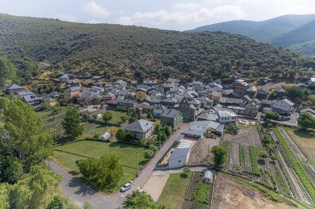 Casa-chalet en Venta en Vega de Espinareda