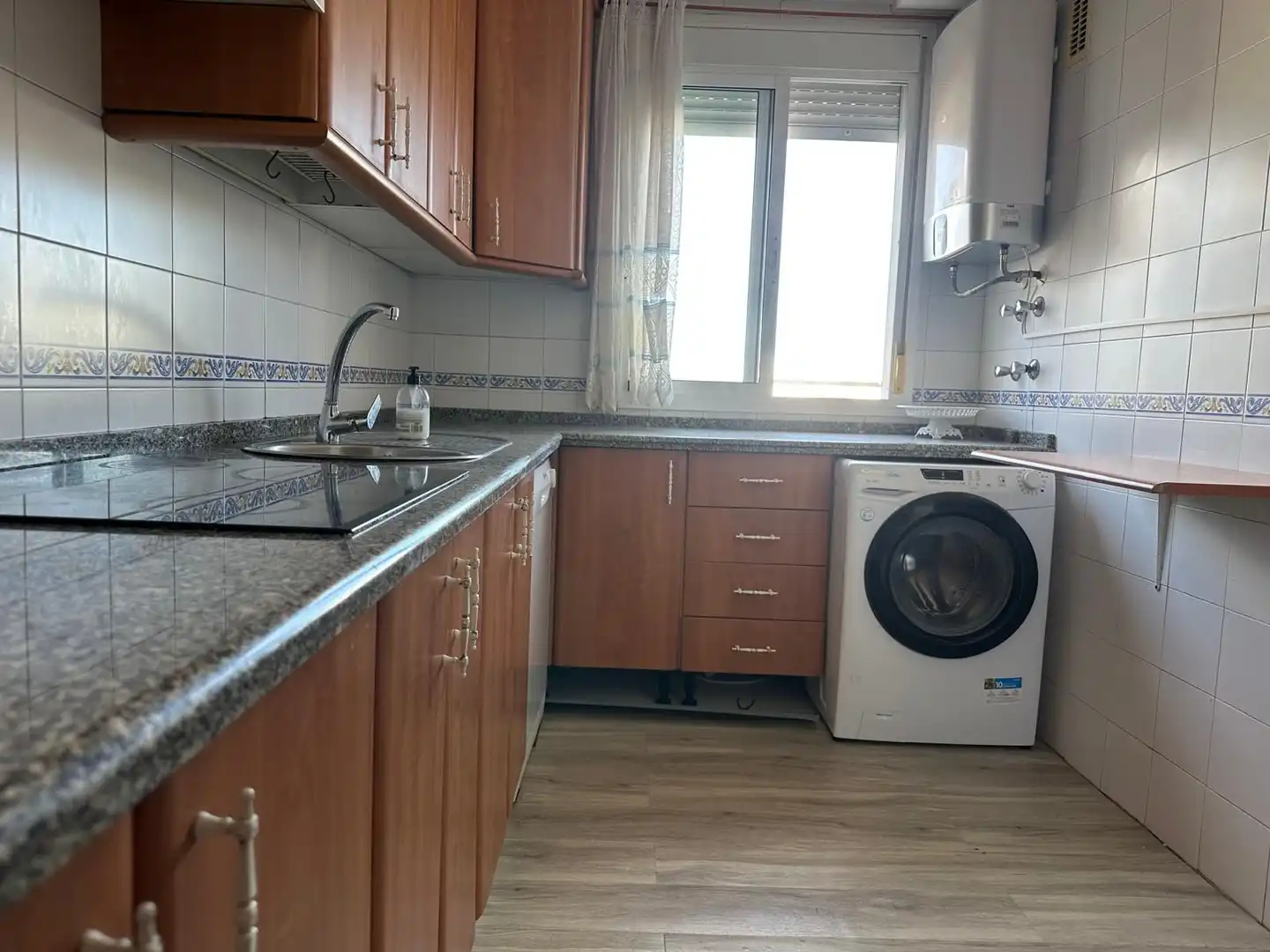Kitchen of Flat for sale in Sevilla  with Air Conditioner, Heating and Storage room
