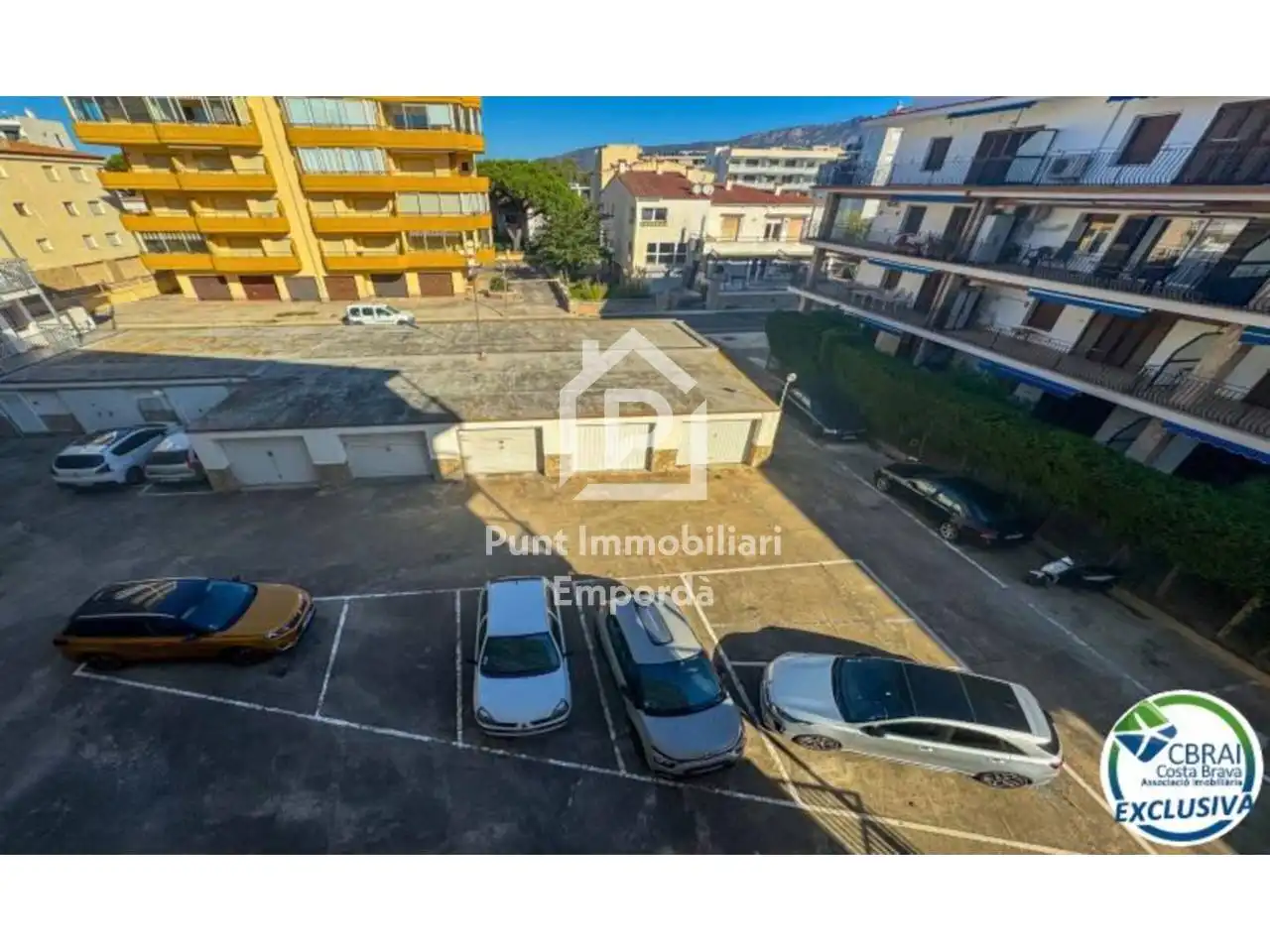 Aparcament de Estudi en venda en Roses amb Terrassa i Moblat