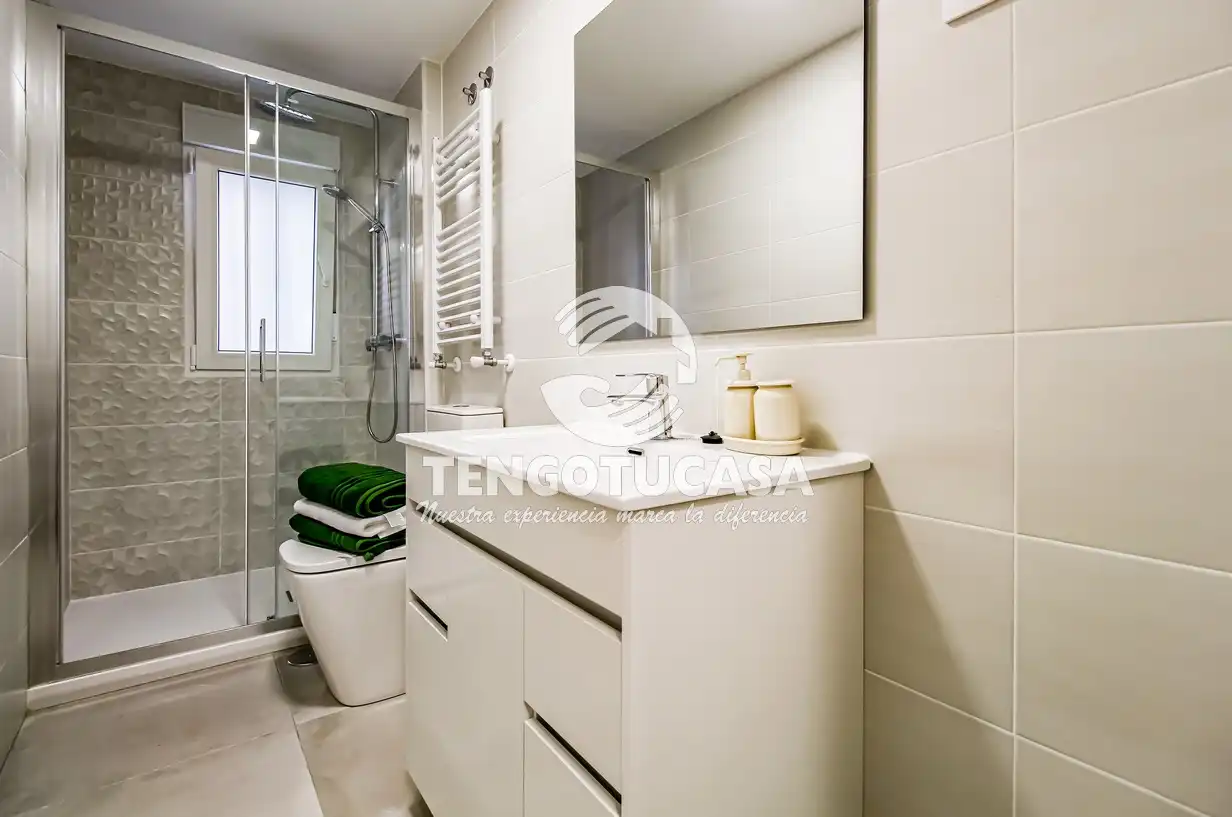Bathroom of Flat for rent in Madrid  with Air Conditioner, Heating and Furnished