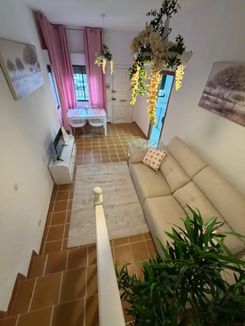 Sala de estar de Casa o chalet en venta en Navamorcuende con Calefacción, Terraza y Amueblado