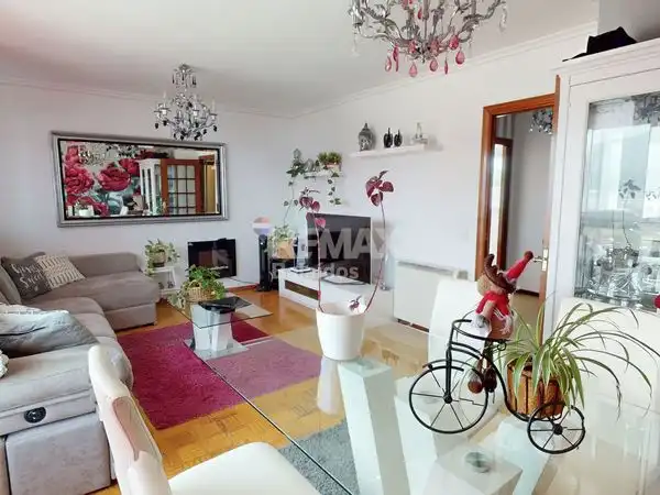 Sala de estar de Piso en venta en Vigo  con Calefacción, Parquet y Trastero