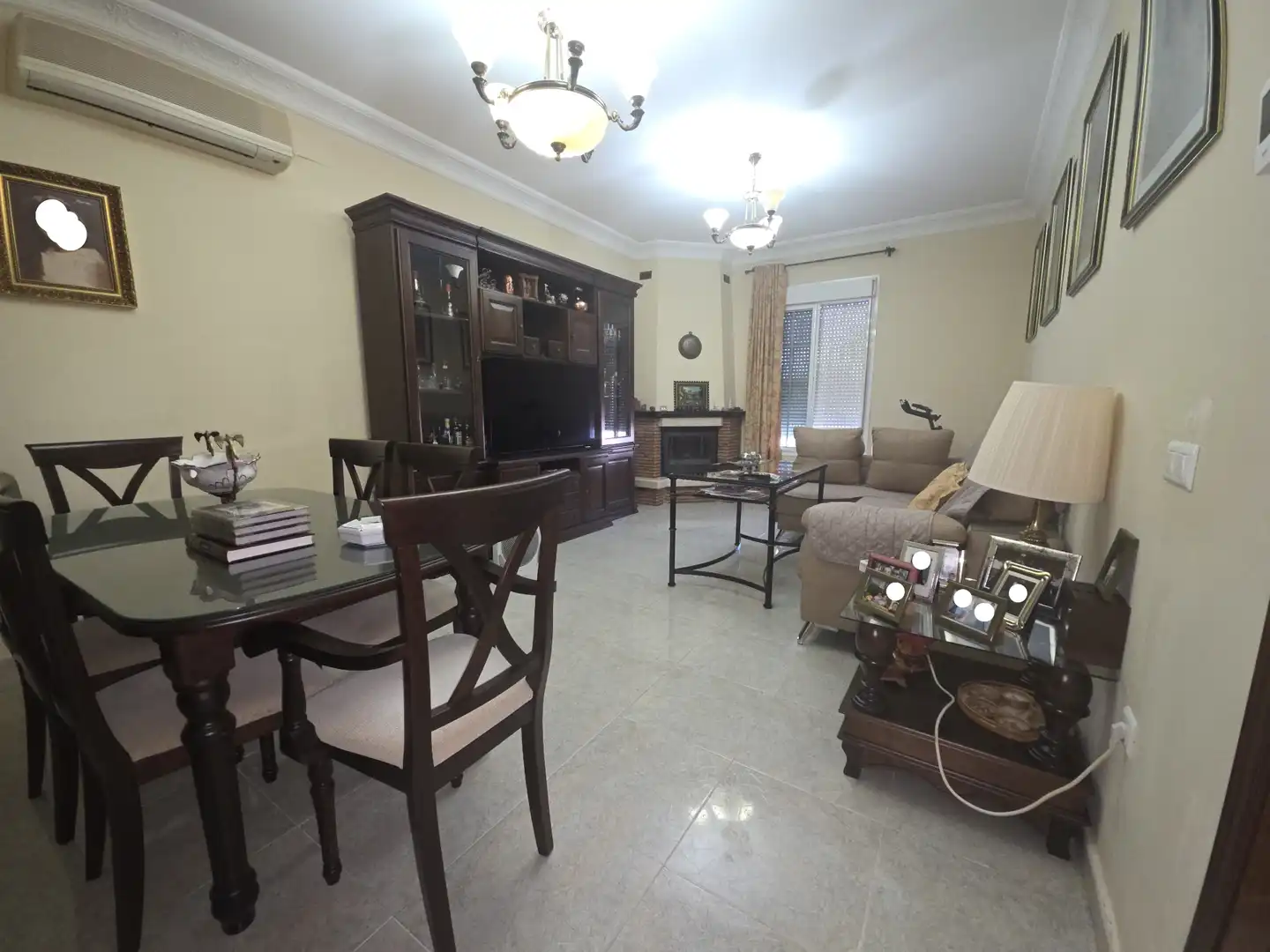 Sala de estar de Casa o chalet en venta en Alcalá de Guadaira con Aire acondicionado, Calefacción y Jardín privado