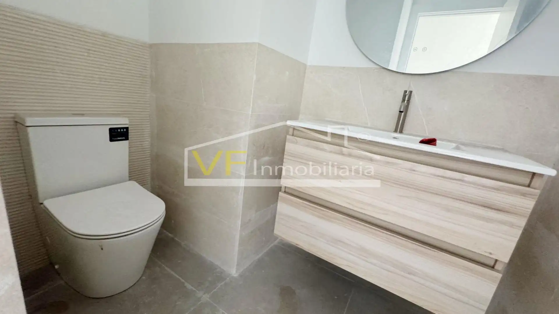 Bany de Dúplex en venda en Torremolinos amb Jardí privat, Terrassa i Traster
