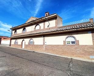 Vista exterior de Casa o xalet en venda en Torrecilla de la Jara amb Calefacció