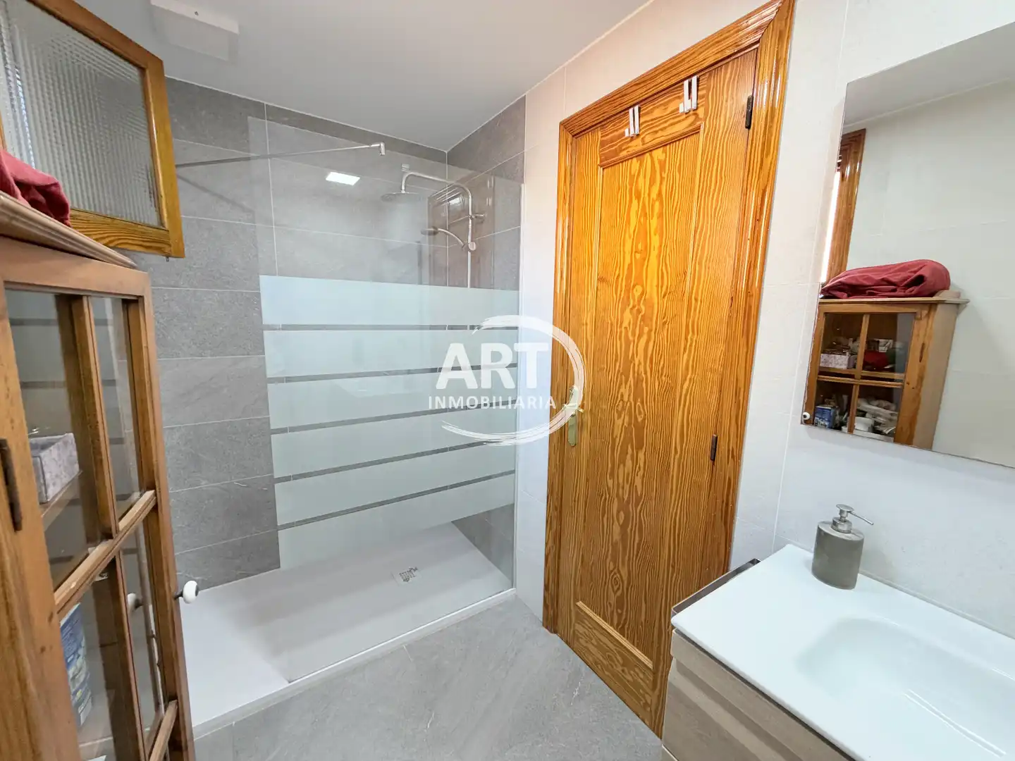 Bathroom of Houses for sale in Riba-roja de Túria  with Air Conditioner, Heating and Private garden