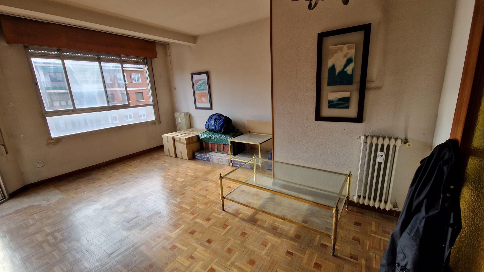 Sala d'estar de Pis en venda en  Madrid Capital amb Calefacció, Parquet i Terrassa
