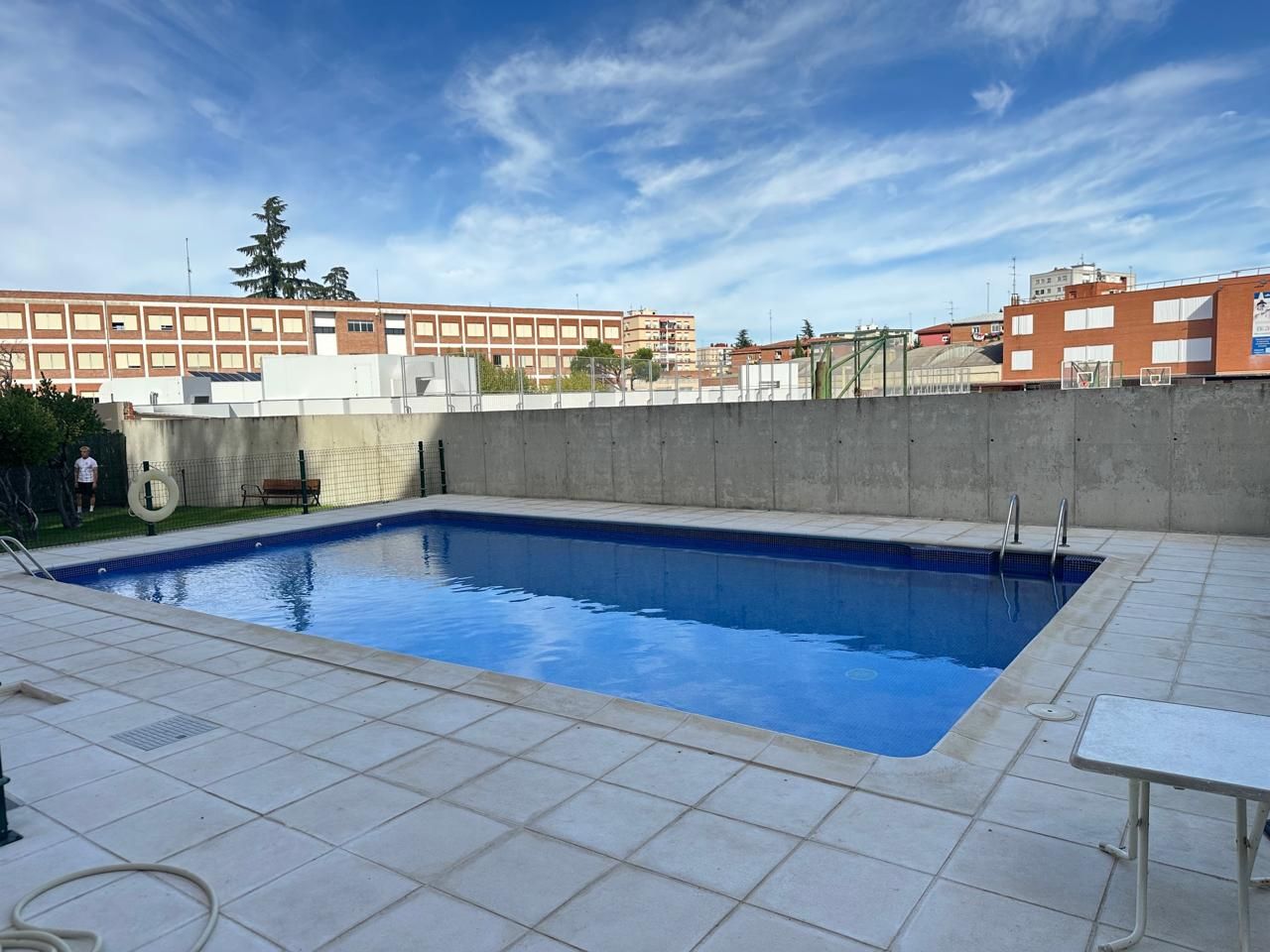 Swimming pool of Flat to rent in  Madrid Capital  with Heating, Parquet flooring and Community pool
