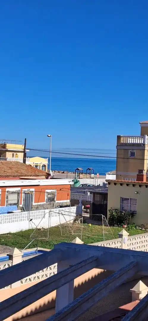 Vista exterior de Casa adosada en venta en Cullera con Jardín privado, Terraza y Amueblado