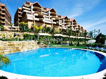 Flat with pool for sale in Calle Londres S/N
