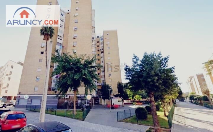 Vista exterior de Pis en venda en  Sevilla Capital