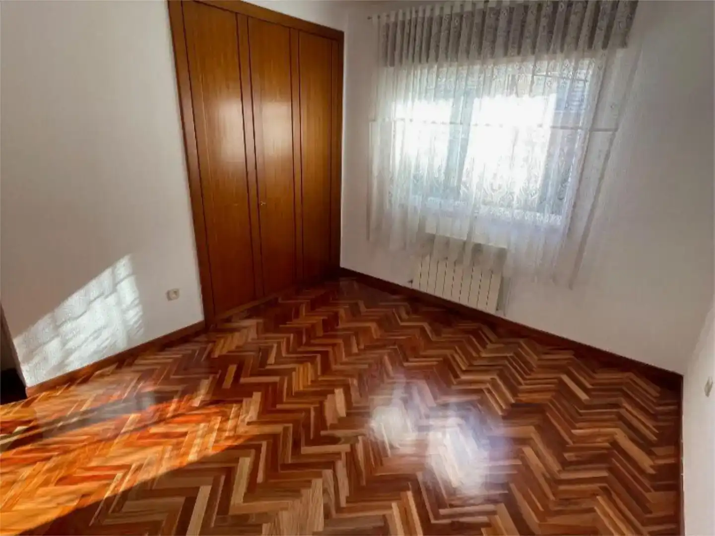 Dormitori de Casa o xalet de lloguer en Madrid amb Jardí privat, Parquet i Balcó