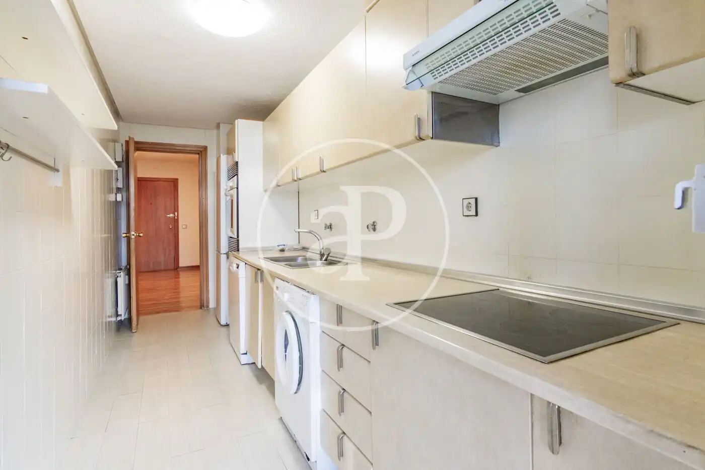 Cocina de Piso en venta en Madrid con Calefacción, Jardín privado y Terraza