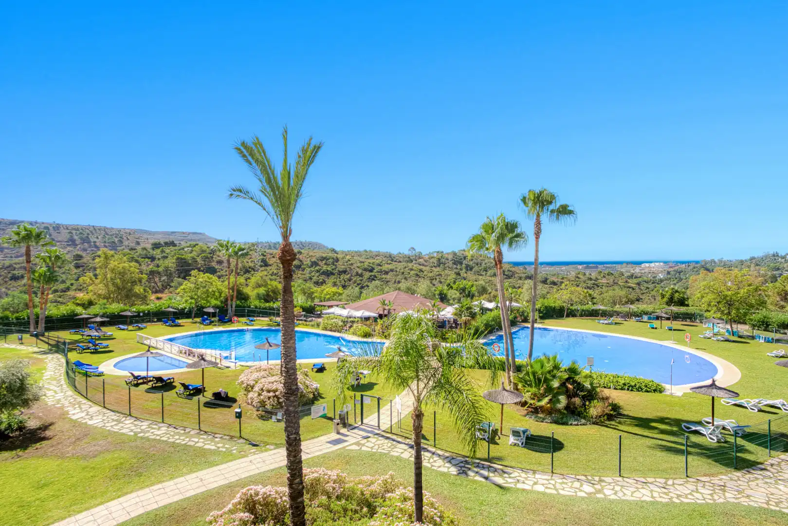 Jardí de Àtic en venda en Benahavís amb Aire condicionat, Terrassa i Piscina