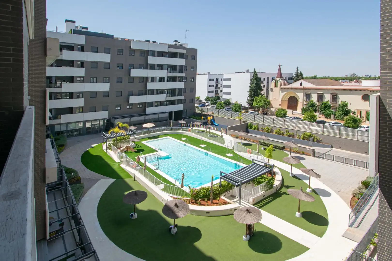 Schwimmbecken von Wohnung zum Verkauf in Sevilla mit Klimaanlage, Heizung und Terrasse