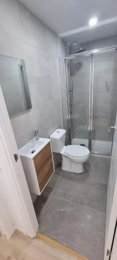 Baño de Planta baja de alquiler en Barcelona con Horno, Microondas y Se aceptan mascotas