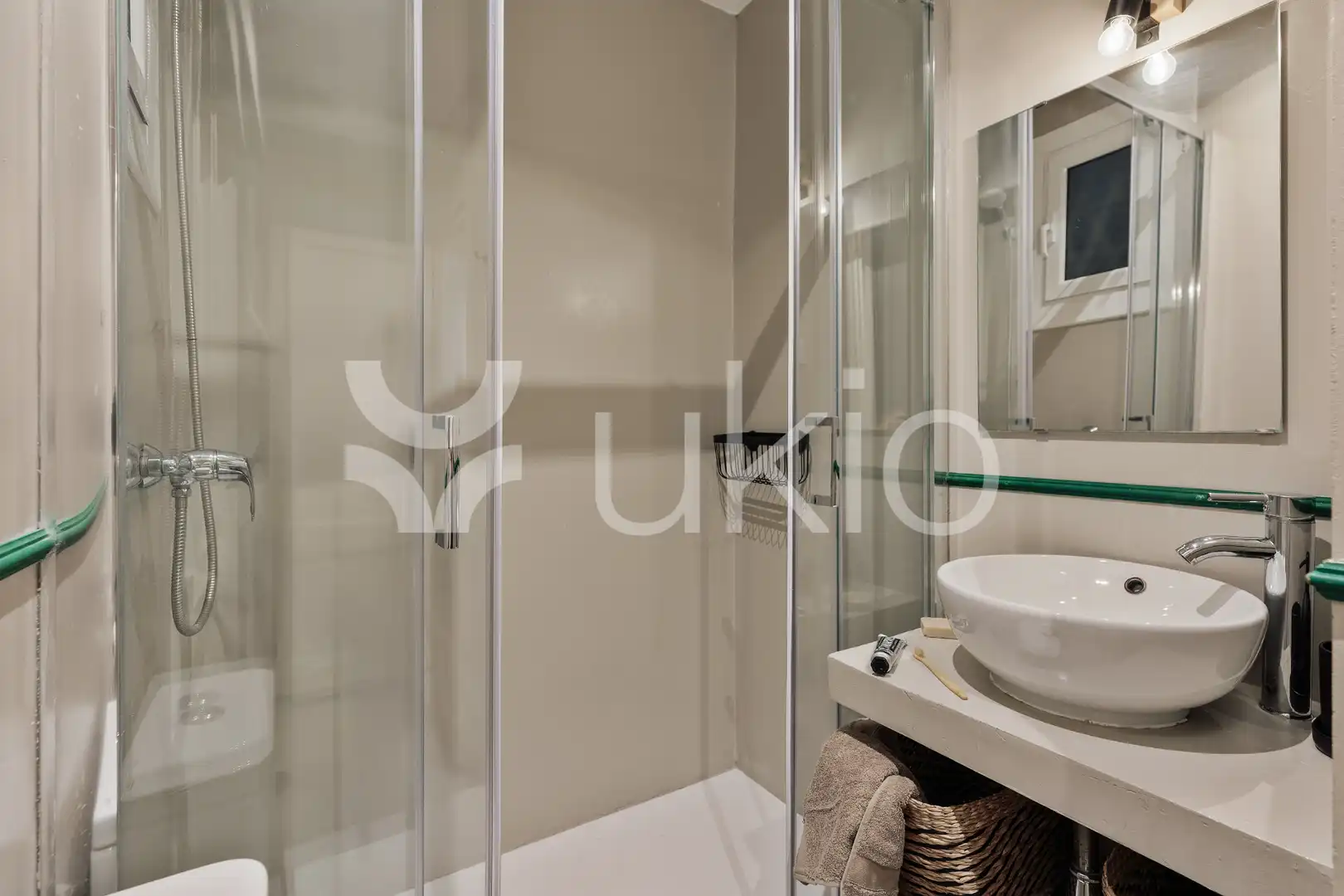 Baño de Apartamento de alquiler en Barcelona con Calefacción, Amueblado y Horno