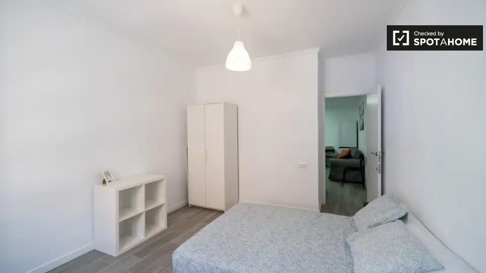 Habitación de Piso de alquiler en Valencia con Aire acondicionado, Calefacción y Amueblado