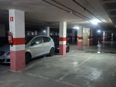 Parkplatz von Garage zur Miete in Terrassa