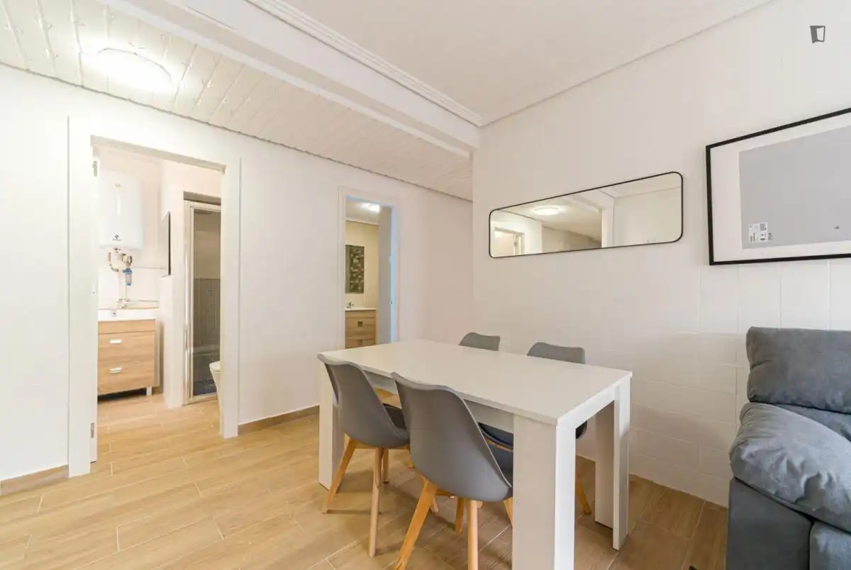 Comedor de Apartamento para compartir en Elche / Elx con Amueblado, Lavadora y Microondas