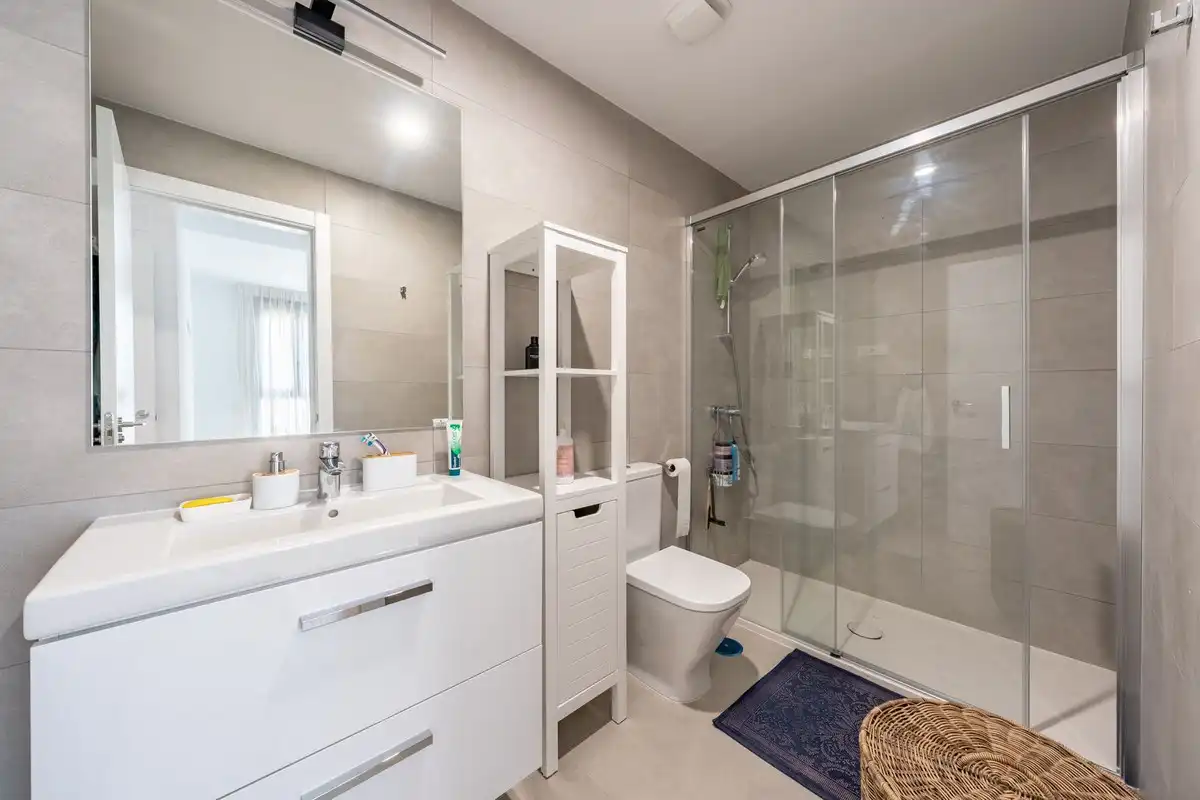 Bany de Apartament en venda en Málaga amb Aire condicionat, Terrassa i Moblat