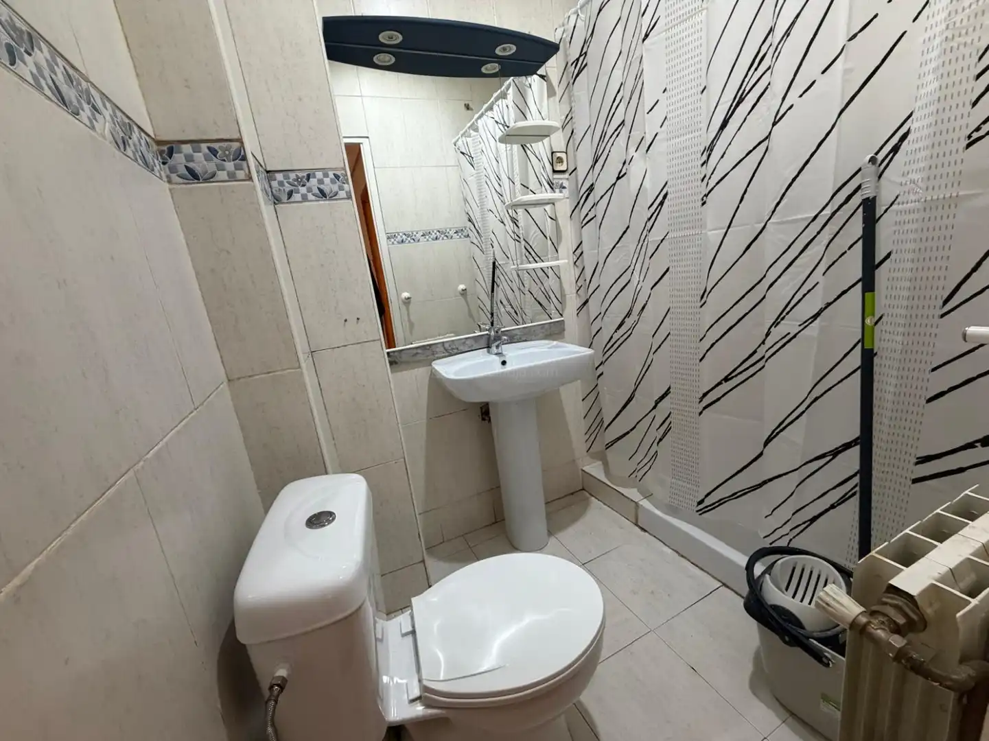 Bathroom of Flat for sale in  Logroño  with Heating
